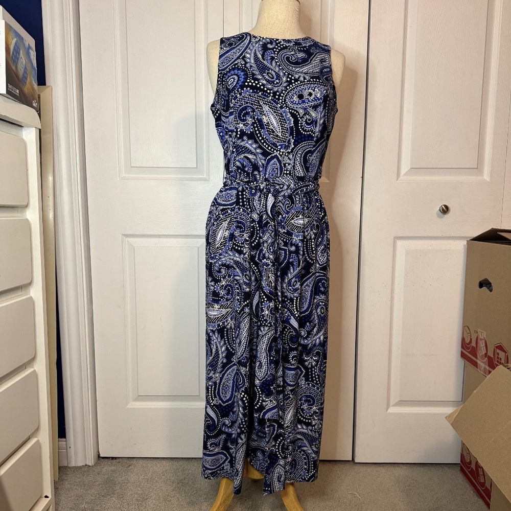 Tommy Hilfiger sleeveless Paisley Jumpsuit..crop length.. Sz 8 NWT